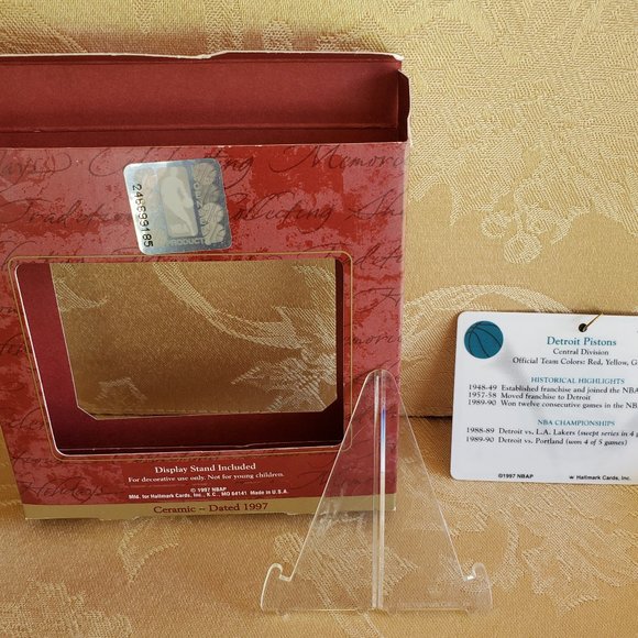 Detroit Piston NBA Collection Hallmark Keepsake Ornament 1997 - Picture 9 of 13
